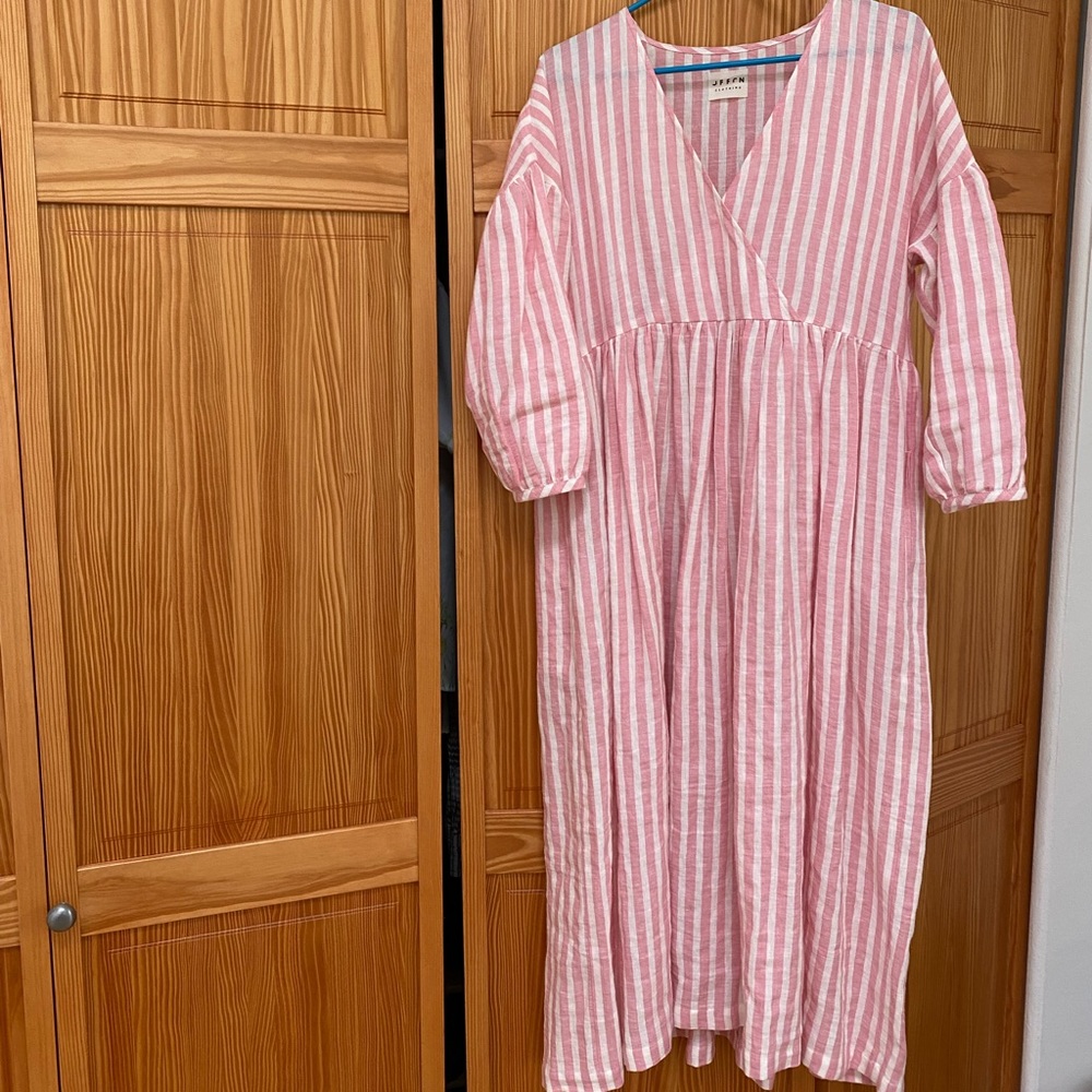 OFFON Clothing V-neck Puff Sleeve Dress
